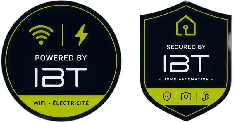 Deux écussons IBT : « Powered by IBT — Wifi et électricité » et « Secured by IBT — Home Automation », apposés sur les installations livrées.